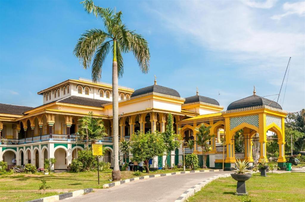 Oyo 1557 Bungas Guest House Medan Eksteriør billede
