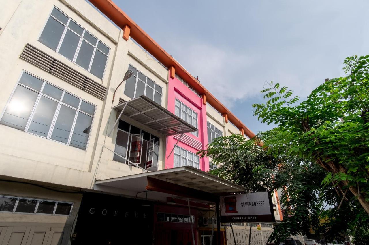 Oyo 1557 Bungas Guest House Medan Eksteriør billede
