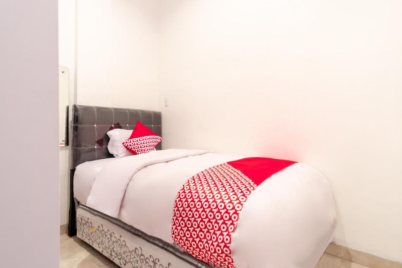 Oyo 1557 Bungas Guest House Medan Eksteriør billede